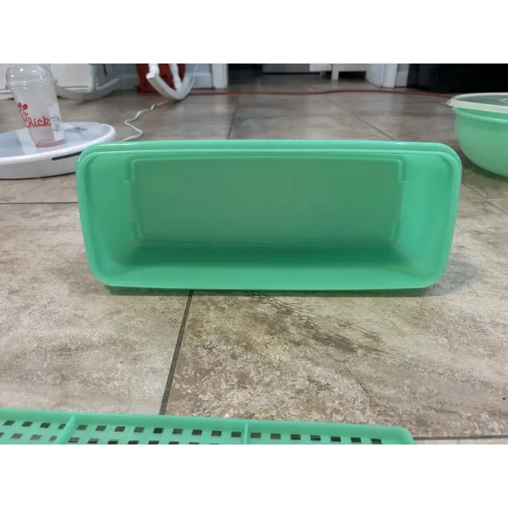 Vintage Tupperware Refrigerator Vegetable Keeper Container Lid & Lift Tray Green